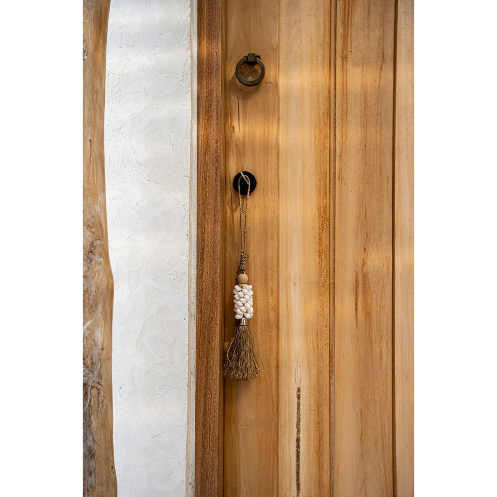 The White Shell and Raffia Tassel - LUXONAS HOME