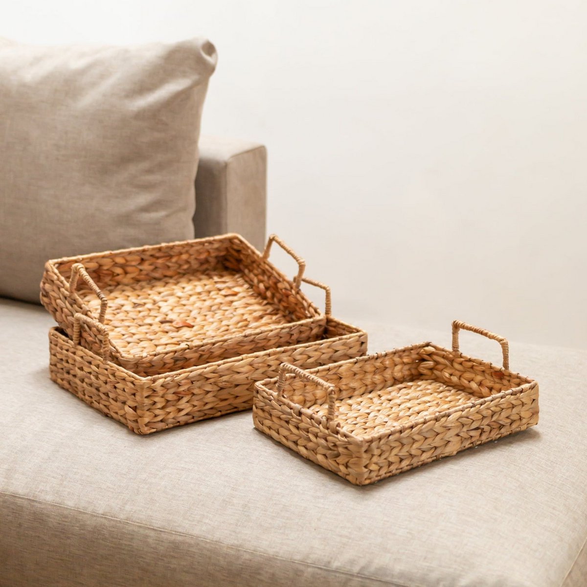 Tray BESAKIH made of Water Hyacinth (3 sizes) - LUXONAS HOME