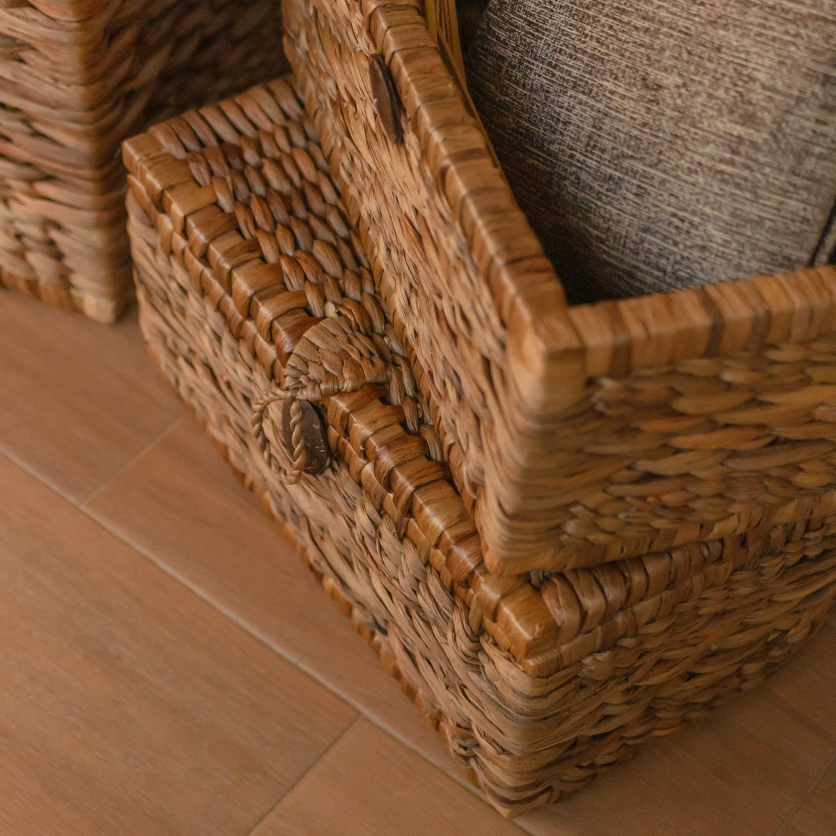 Trunk Basket | Laundry Basket with Lid KELANA made from Water Hyacinth (2 sizes) - LUXONAS HOME