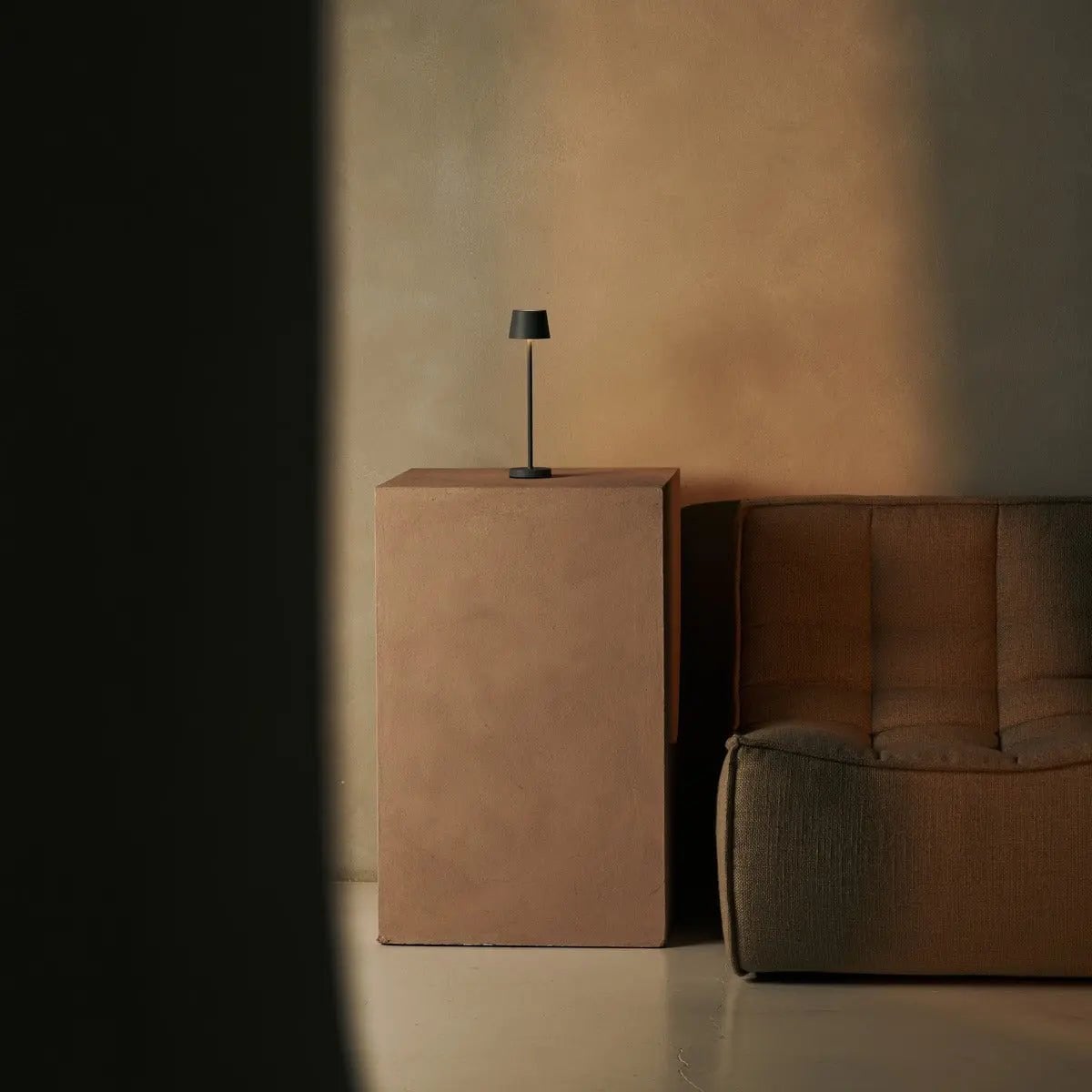 Vondel Mini Mouse Grey Cordless Lamp | Dimmable & Perfect for Hospitality Industry - LUXONAS HOME