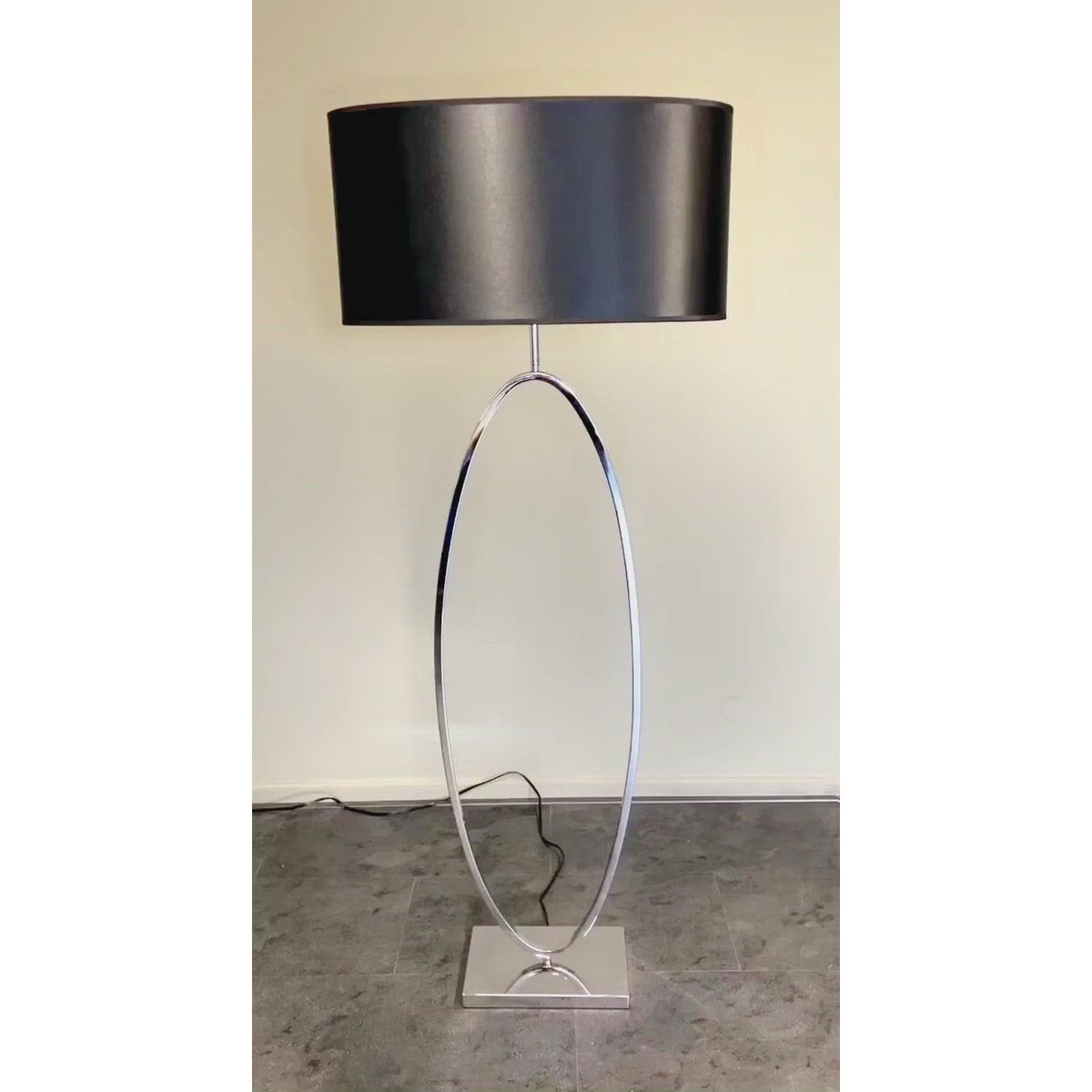 XL Ring Lamp Chrome - LUXONAS HOME